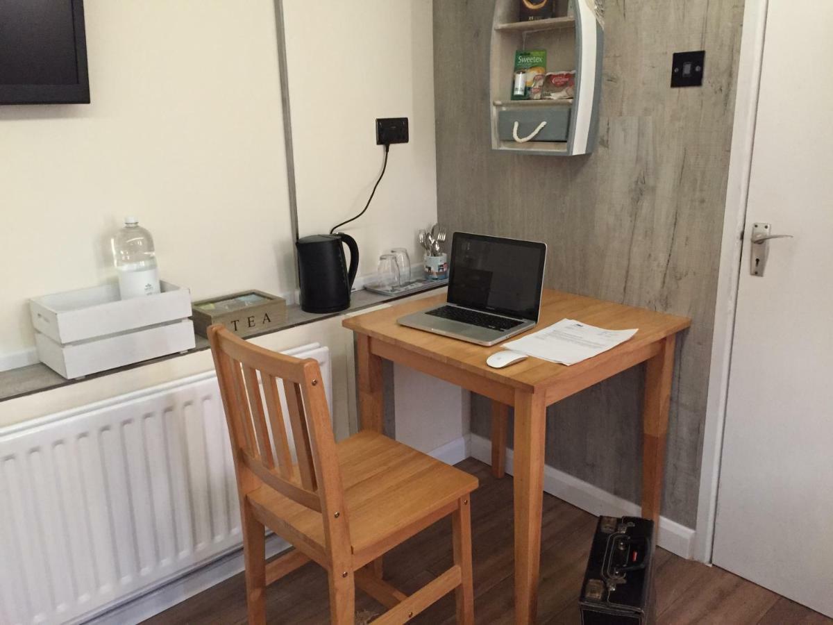 Self-Contained Small Apt. ويموث المظهر الخارجي الصورة